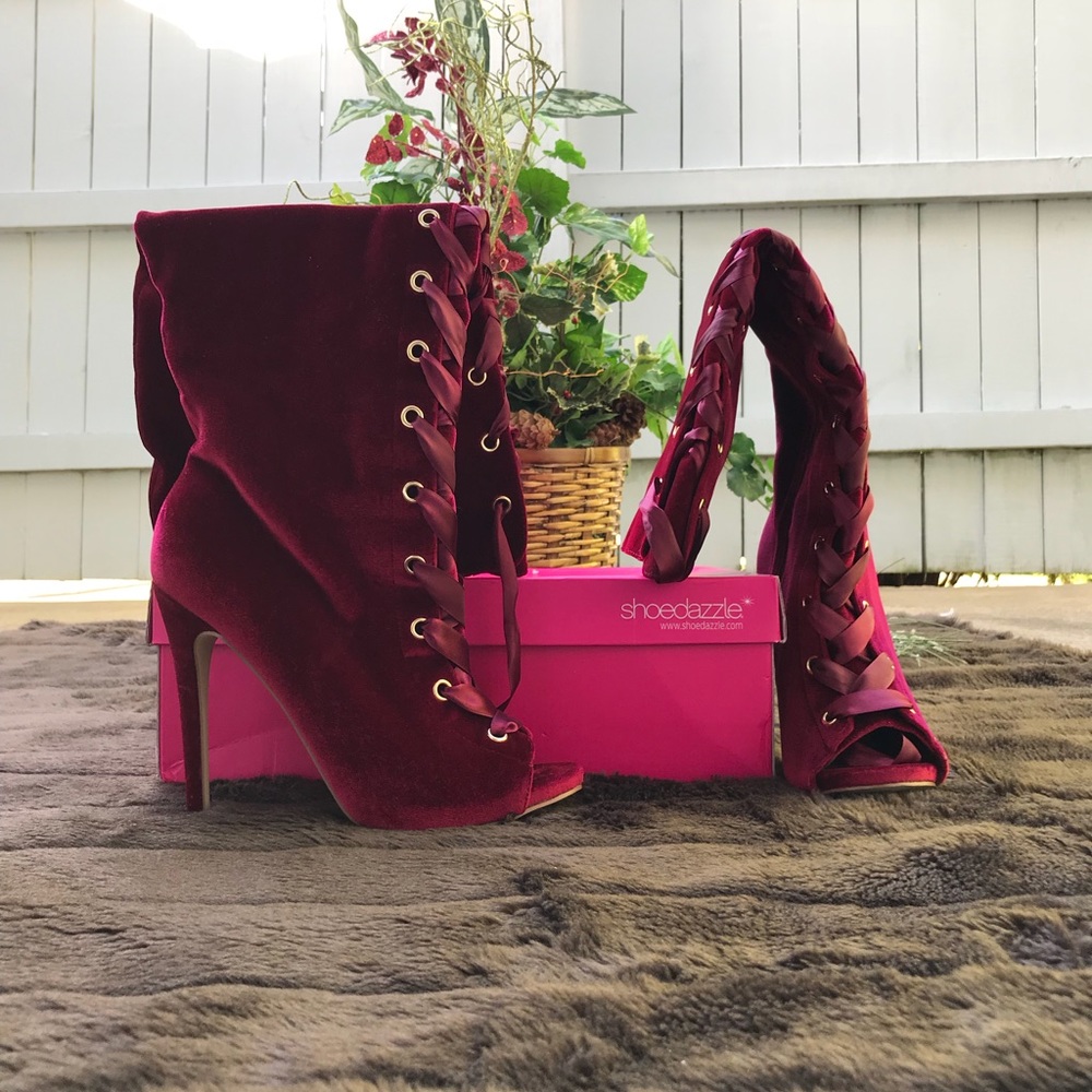 String-up Knee Heeled Boots